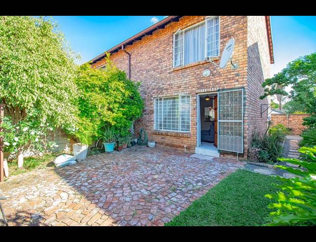 2 BEDROOM TOWNHOUSE FOR SALE IN ANNLIN